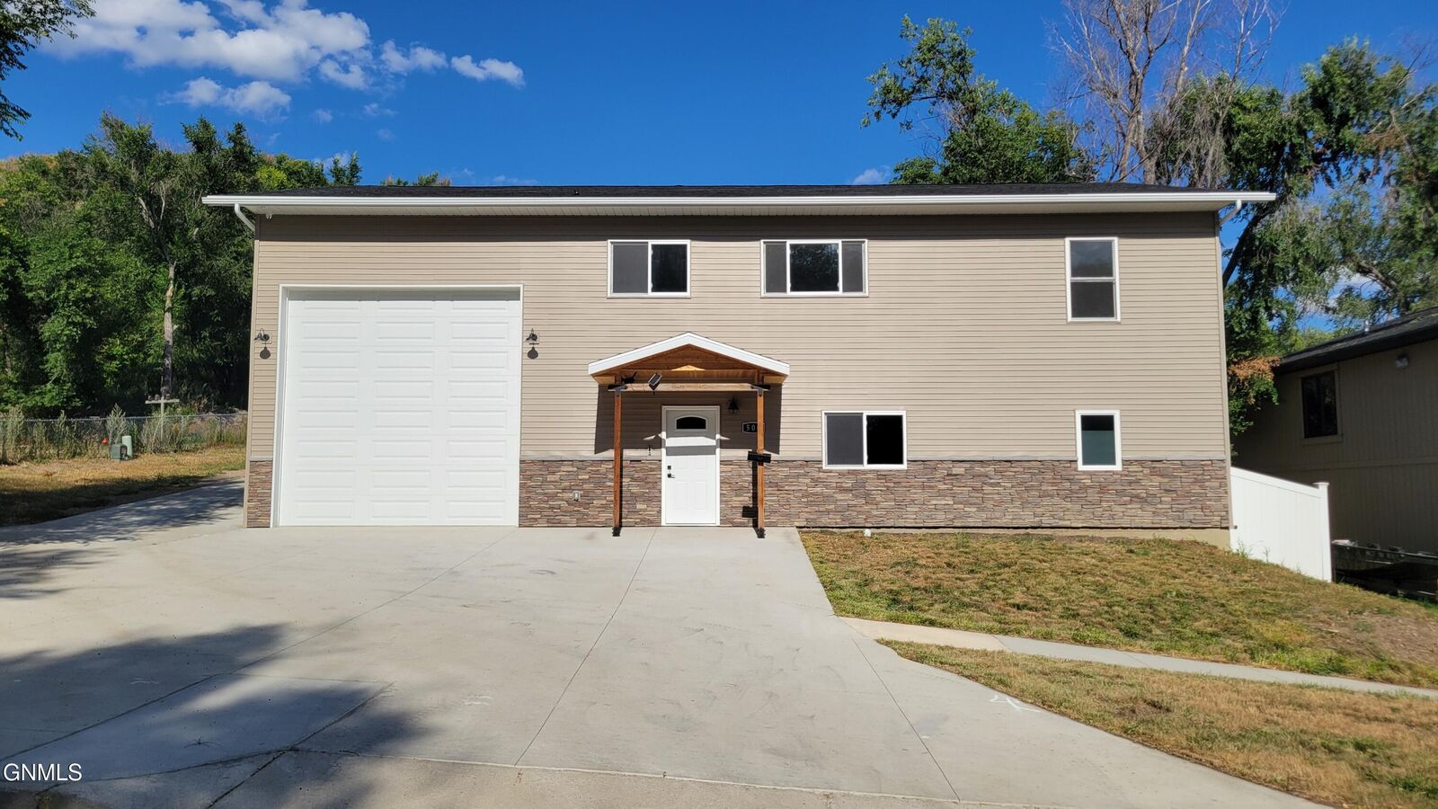 Property Photo:  506 4th Avenue NE  ND 58554 
