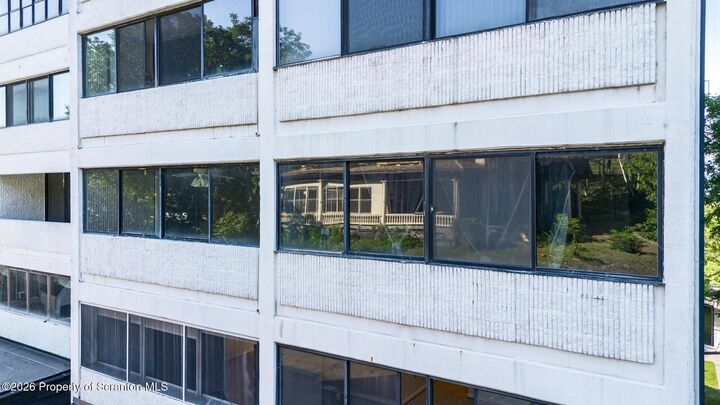Property Photo:  550 Clay Avenue Apt 4E  PA 18510 