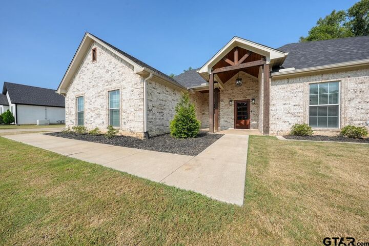 Property Photo: 14638 Fallow Ln TX 75771