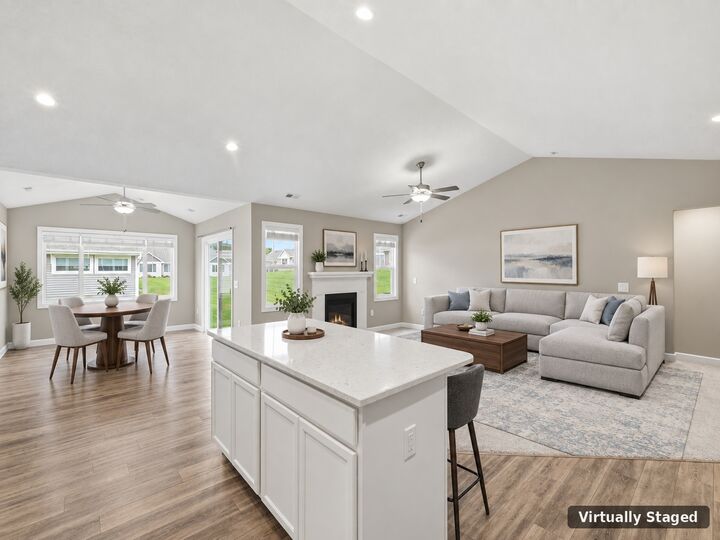Property Photo: 2251 E Redmond Avenue IA 50320