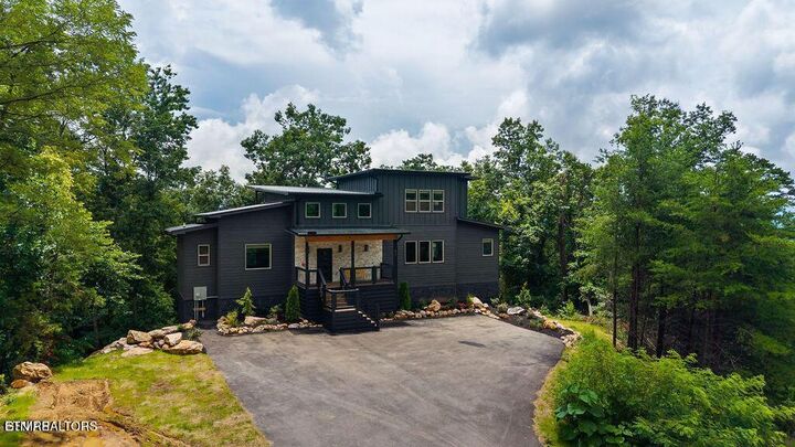 Property Photo: 1870 Mountain Ash Way TN 37876