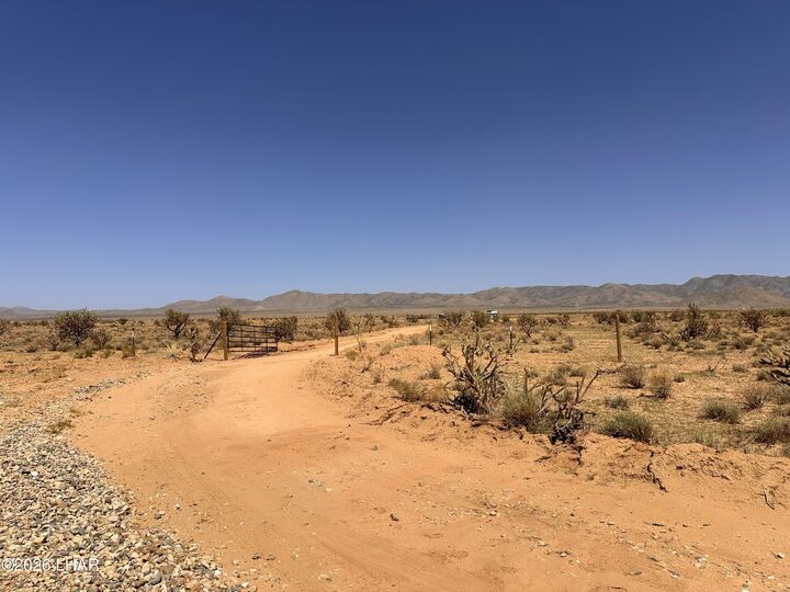 Property Photo: 0000 N Alamosa Rd AZ 86401