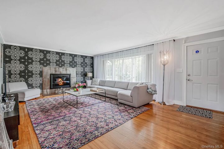Property Photo:  47 Whitebrook Drive  NY 11901 