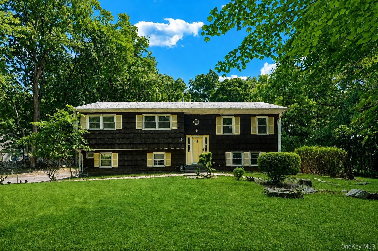 Property Photo:  2 Cobblestone Road  NY 10952 