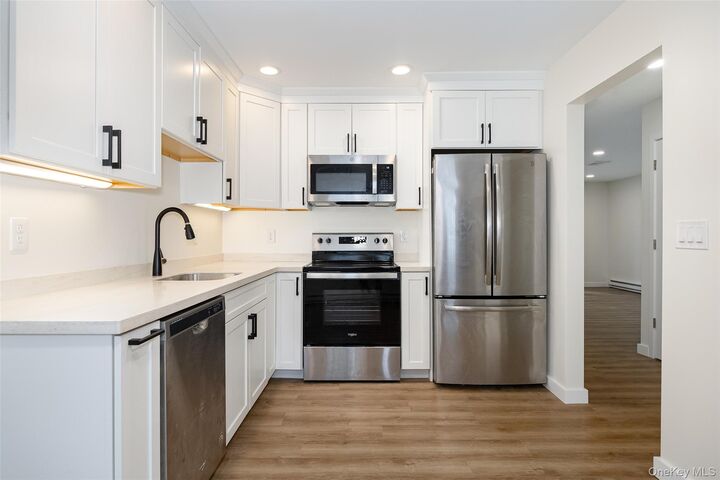 Property Photo:  1905 Chelsea Cove S  NY 12533 
