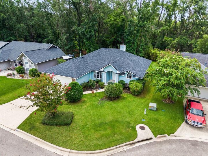 Property Photo: 10001 NW 12th Lane FL 32606