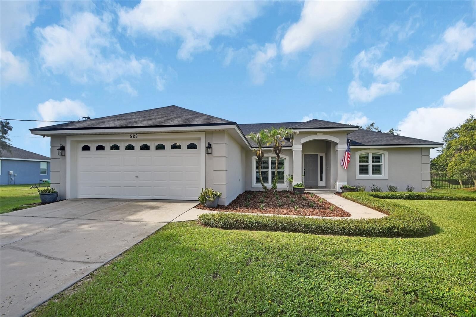 Property Photo: 523 Konomac Lake Drive FL 32713