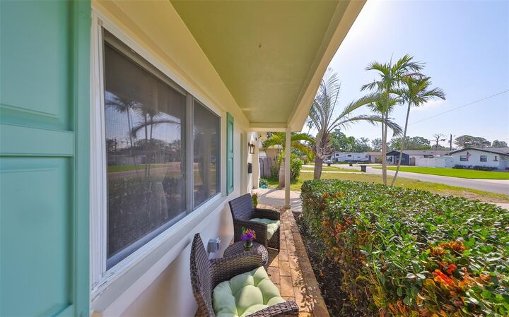 Property Photo:  1727 New Hampshire Avenue NE  FL 33703 