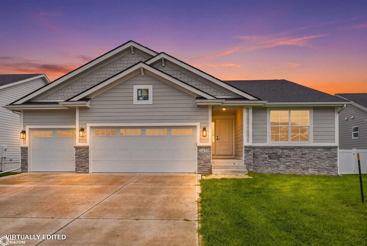 Property Photo:  2430 SE 5th Street  IA 50265 