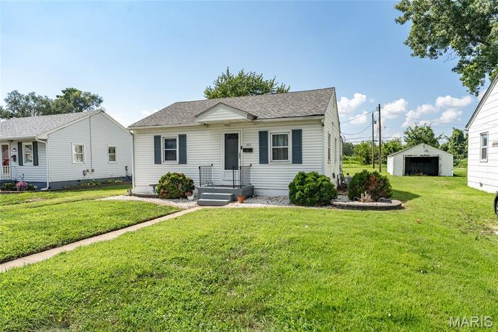 Property Photo: 2633 Center Street IL 62040