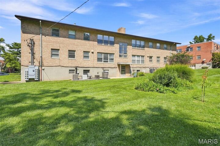 Property Photo: 4 Delcrest Court 104 MO 63124