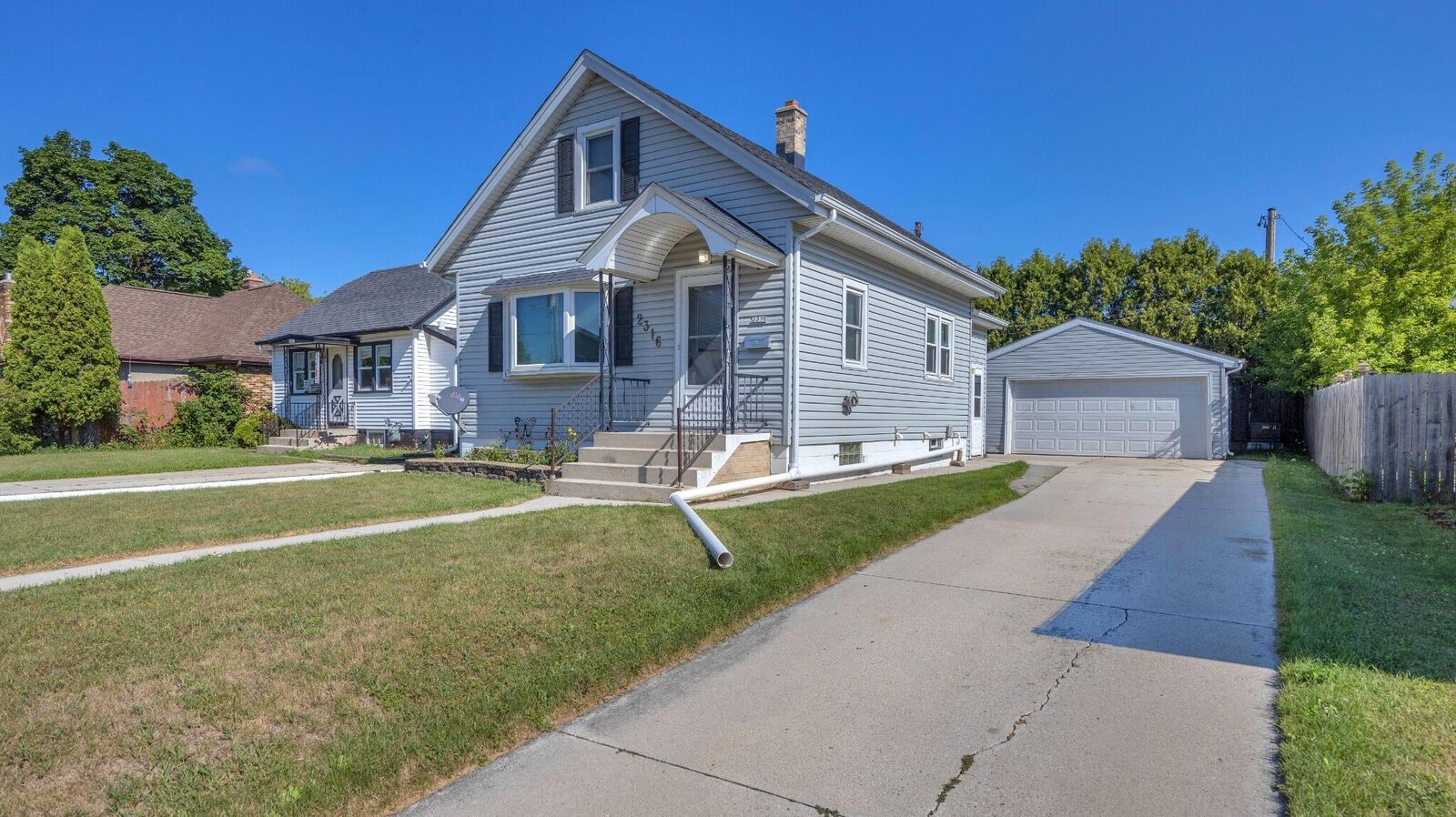 Property Photo:  2316 Main Ave  WI 53083 