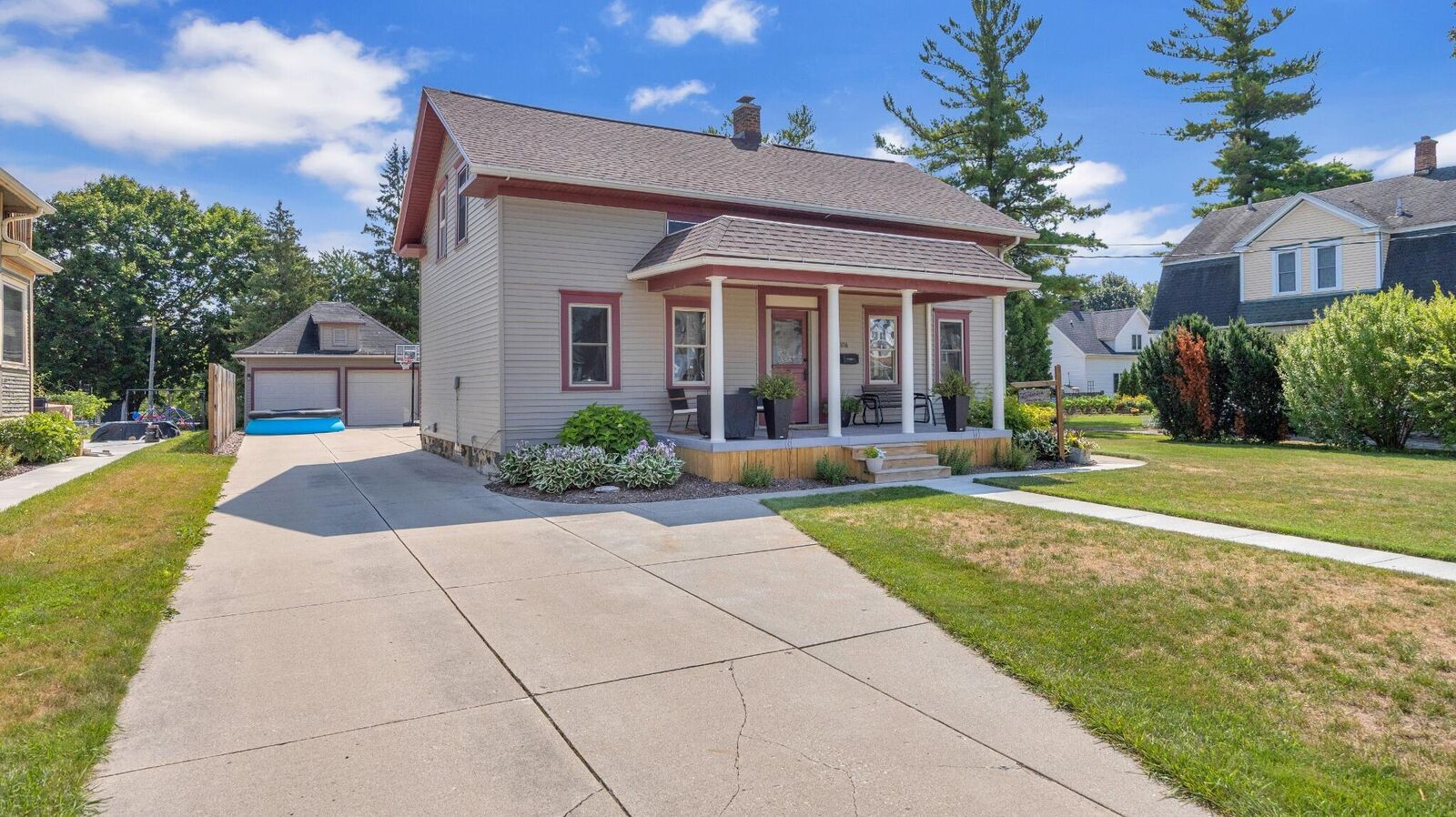 Property Photo: 816 4th St WI 53042