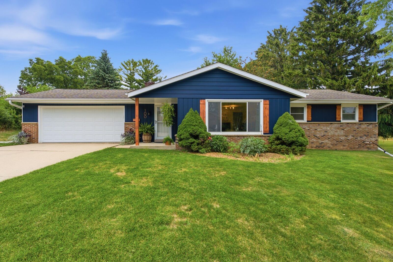 Property Photo:  500 Summit Dr  WI 53074 