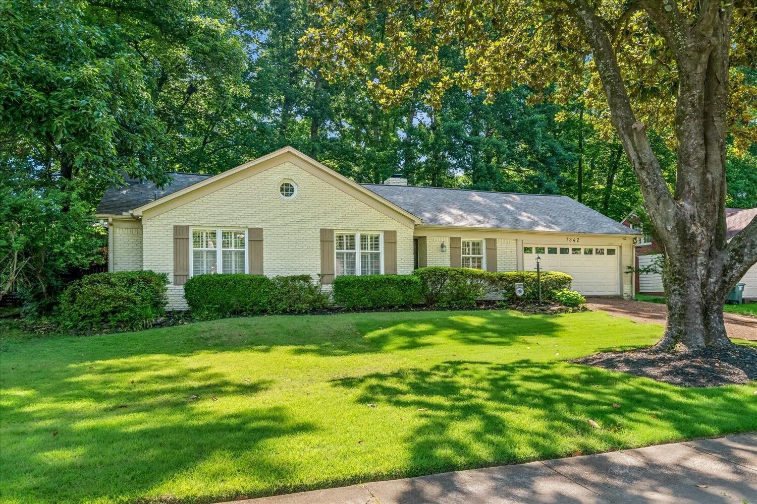 Property Photo:  1342 E Rolling Oaks Dr  TN 38119 