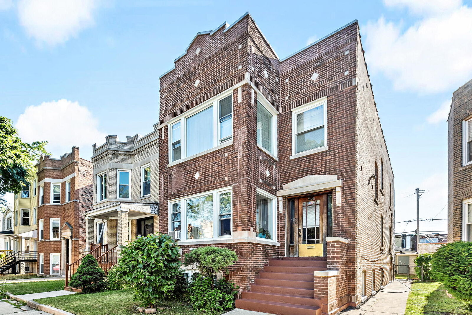 Property Photo: 2322 N Kenneth Avenue IL 60639