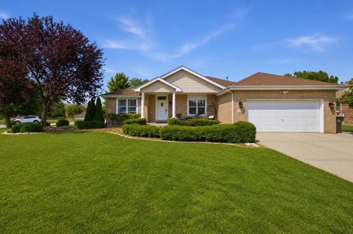 Property Photo: 1175 Chase Trail IL 60451