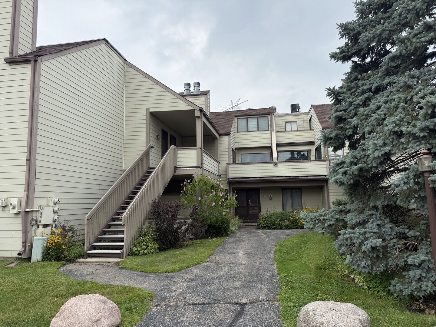 Property Photo:  3310 Berwyn Avenue 222  IL 60064 