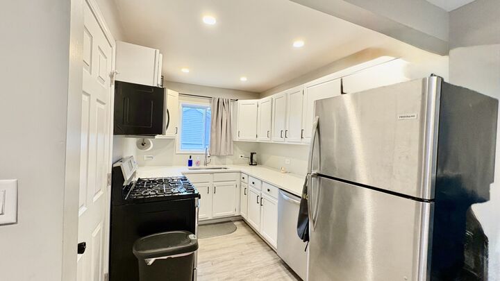 Property Photo:  724 Mohawk Drive  IL 60073 