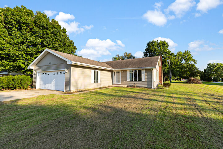 Property Photo: 1971 Fleming Street IL 60970