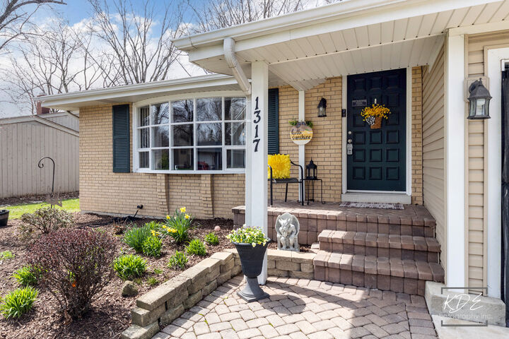 Property Photo:  1317 Carol Lane  IL 60565 