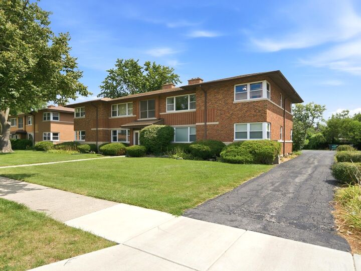 Property Photo:  1421 Balmoral Avenue 2S  IL 60154 