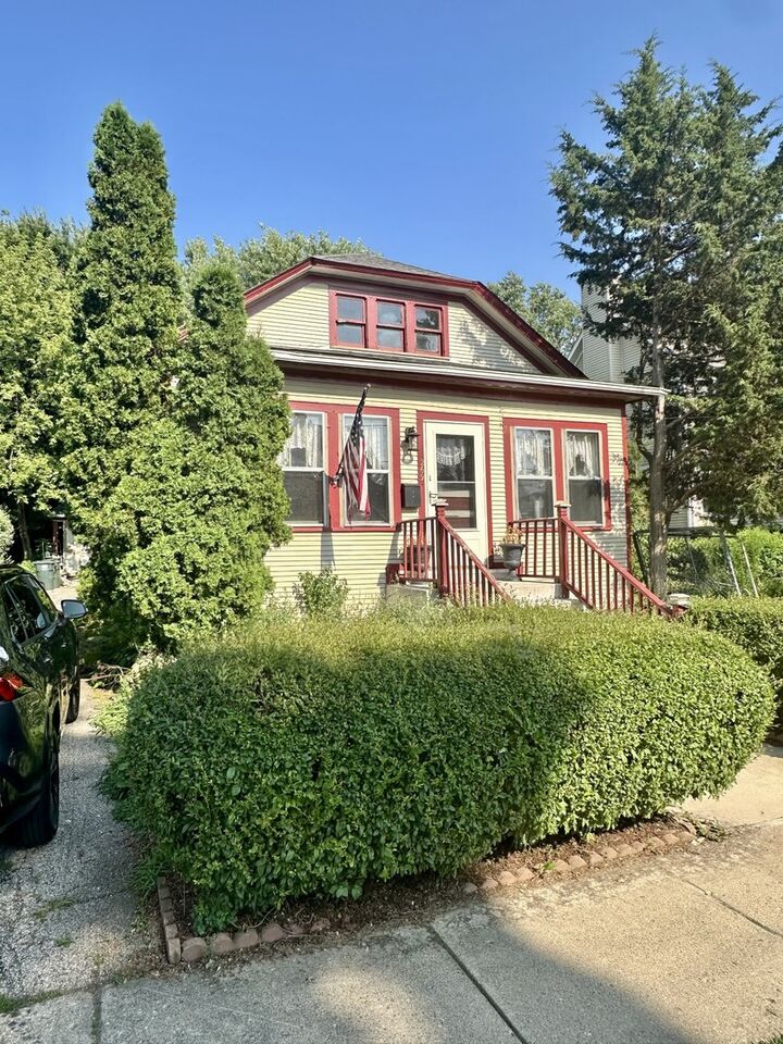 Property Photo: 269 N Benton Street IL 60067