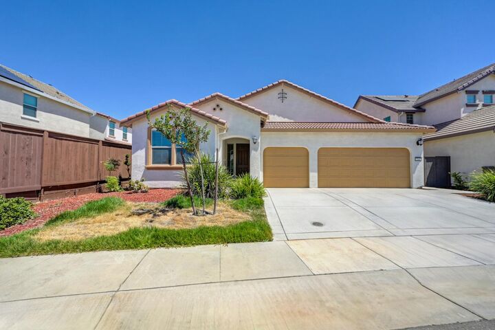 Property Photo:  7547 Fusion Way  CA 95829 