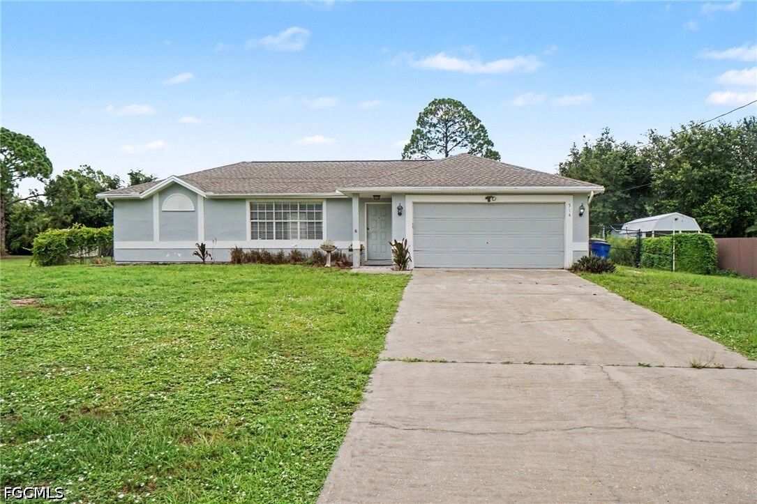 Property Photo: 514 Palmetto Avenue FL 33972