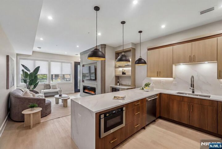 Property Photo:  78 Zabriskie 1  NJ 07307 