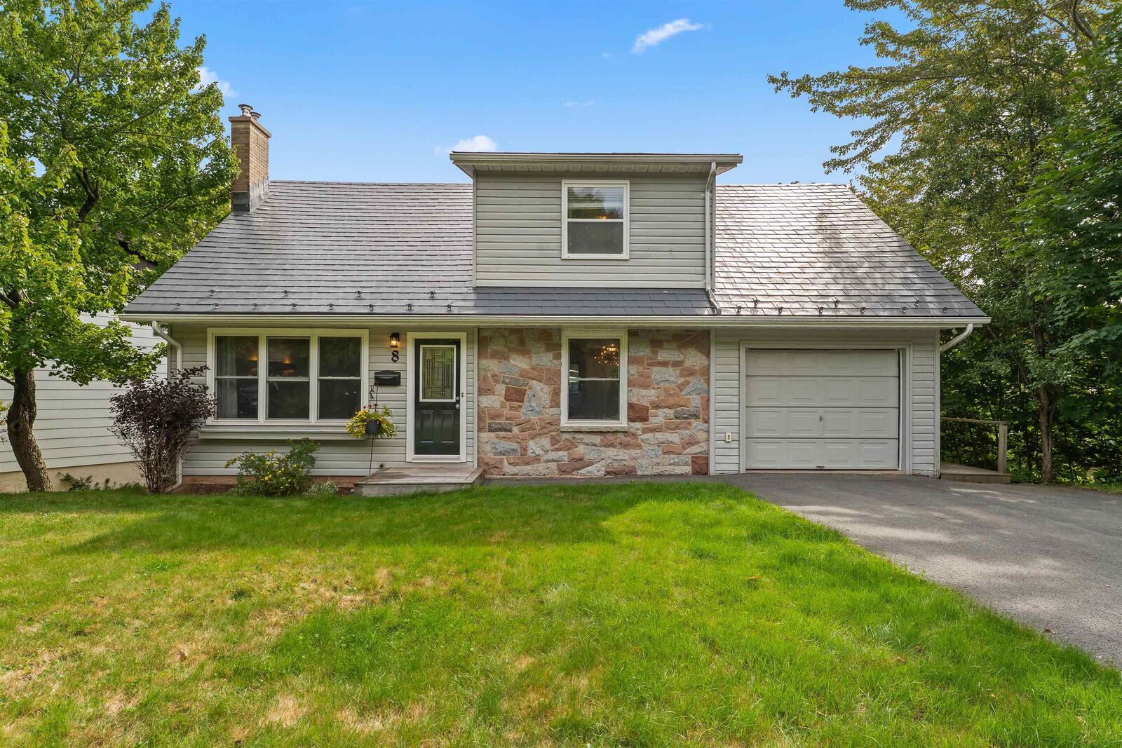 Property Photo: 8 Fox Glove Lane NS B3M 2R8