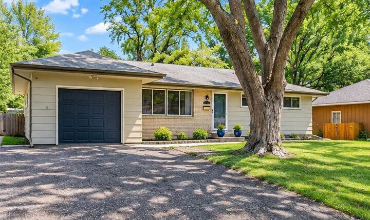 Property Photo: 4724 Oregon Avenue N MN 55428
