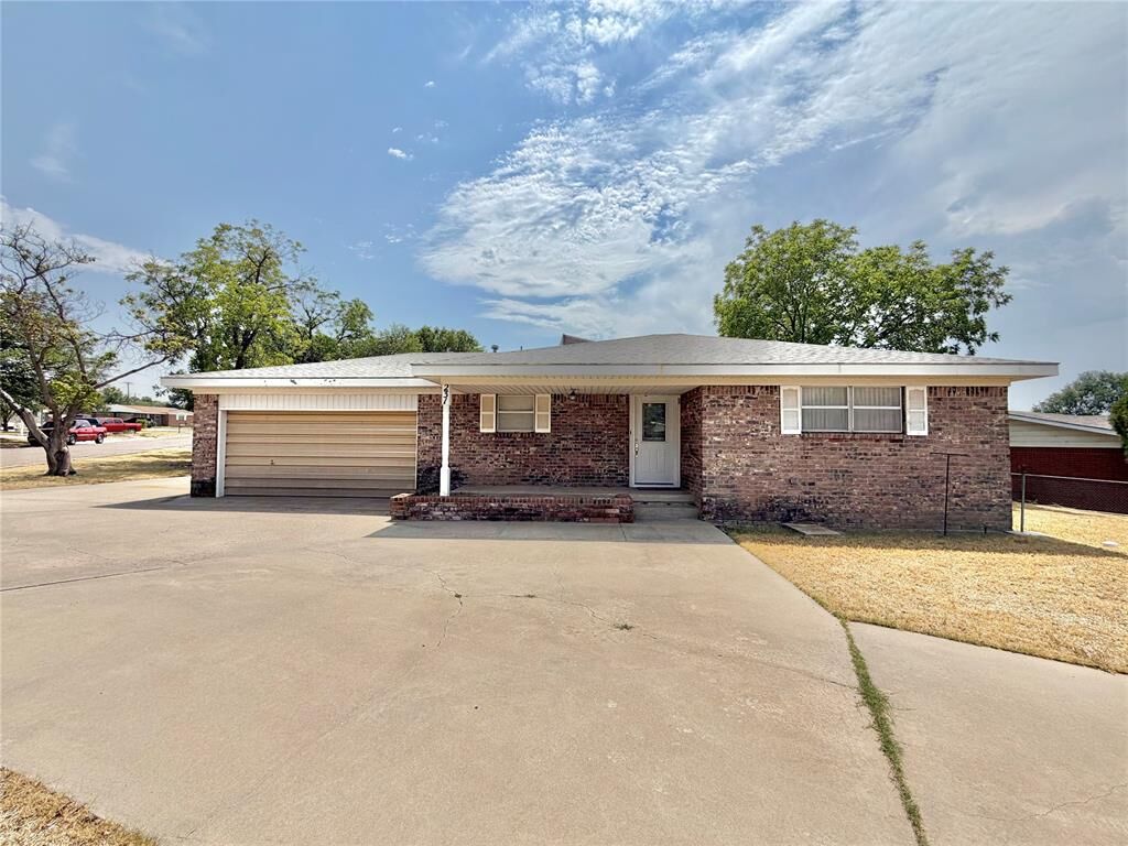 Property Photo: 231 Circle Drive OK 73942