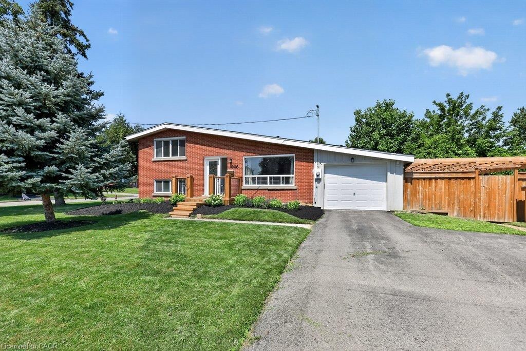 Property Photo: 2085 Mountainside Drive ON L7P 1A9