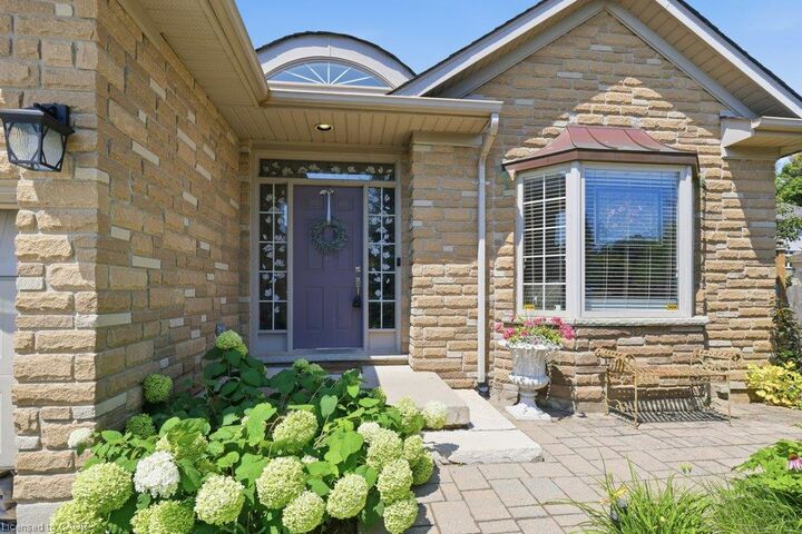 Property Photo:  515 Birchleaf Walk  ON N2T 2W5 