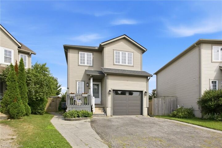 Property Photo: 801 Hunters Gate Crescent ON N4V 1G3