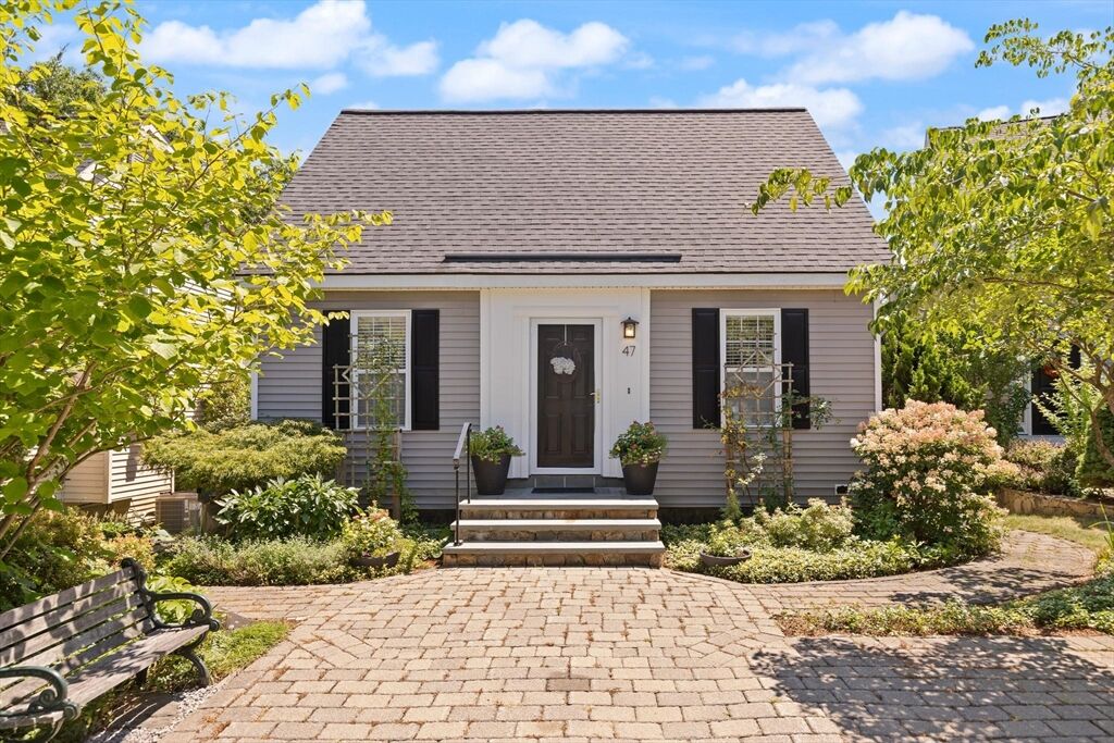 Property Photo:  47 Lilac Cir 47  MA 01752 