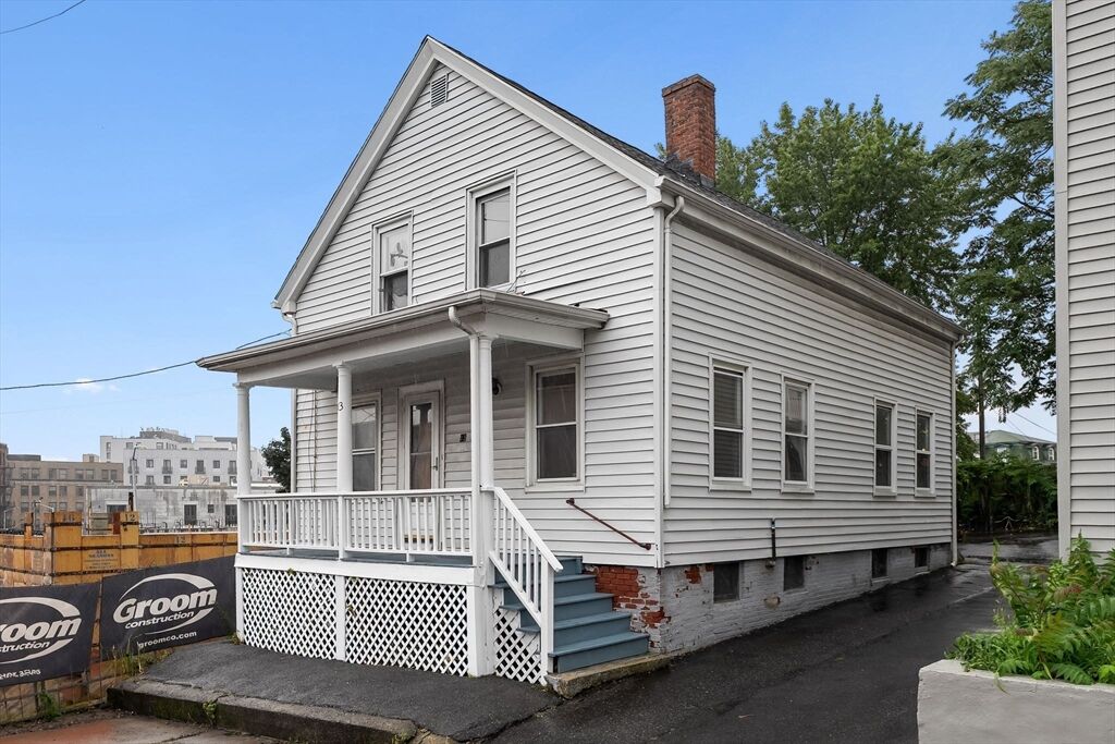 Property Photo:  13 Oxford St  MA 01902 