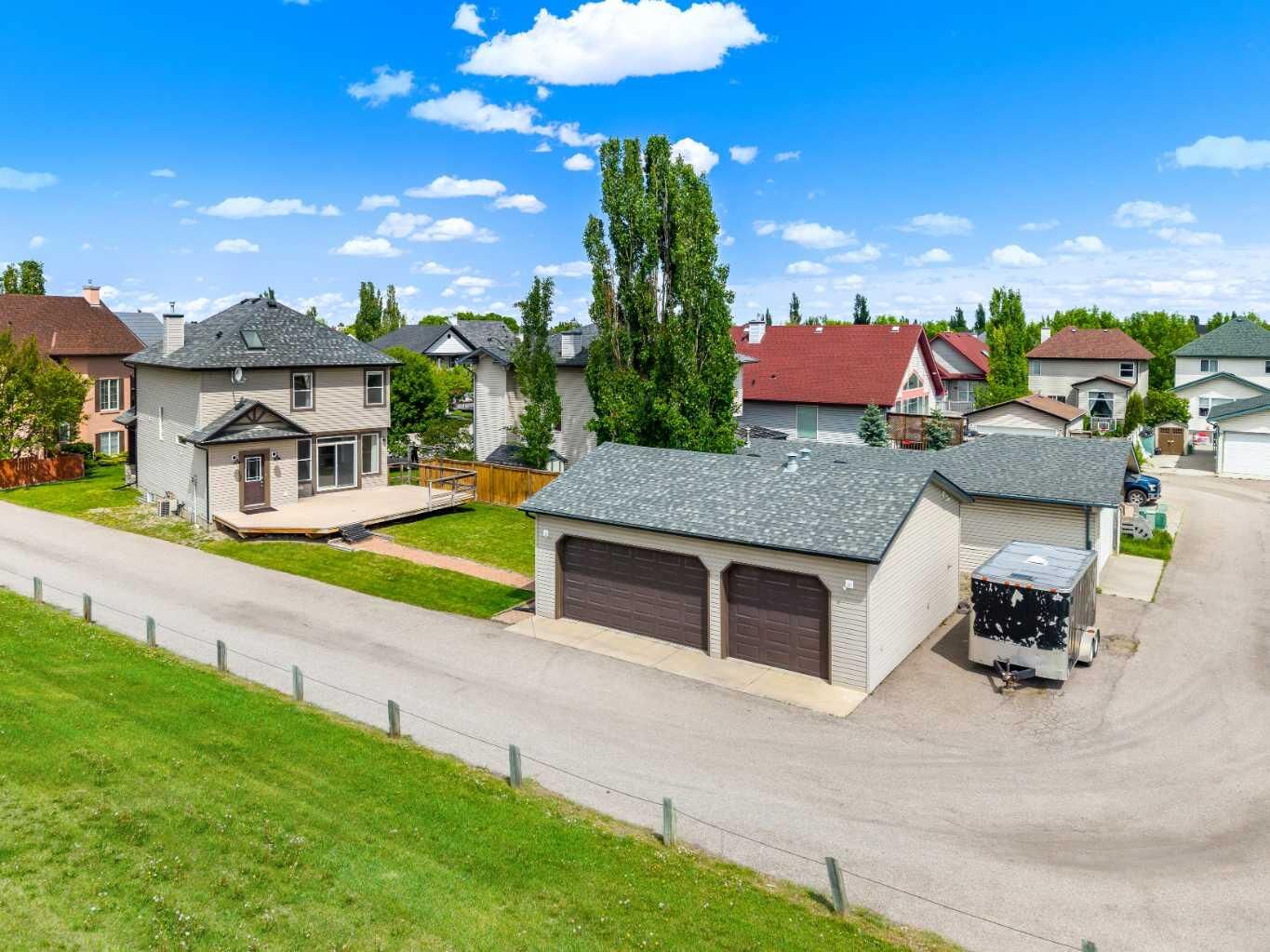 Property Photo: 31 Elgin Green SE AB T2Z 3Y8