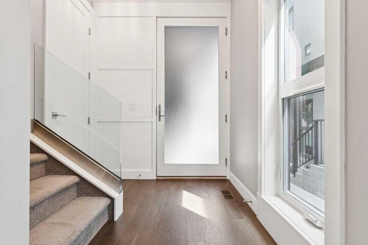 Property Photo:  1713 36 Avenue SW 2  AB T2T 2G4 
