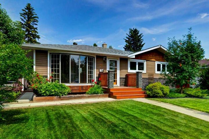 Property Photo: 48 Hillary Crescent SW AB T2V 3J2