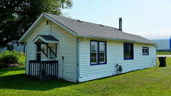 Property Photo:  4906 49 Avenue  AB T0B 1G0 
