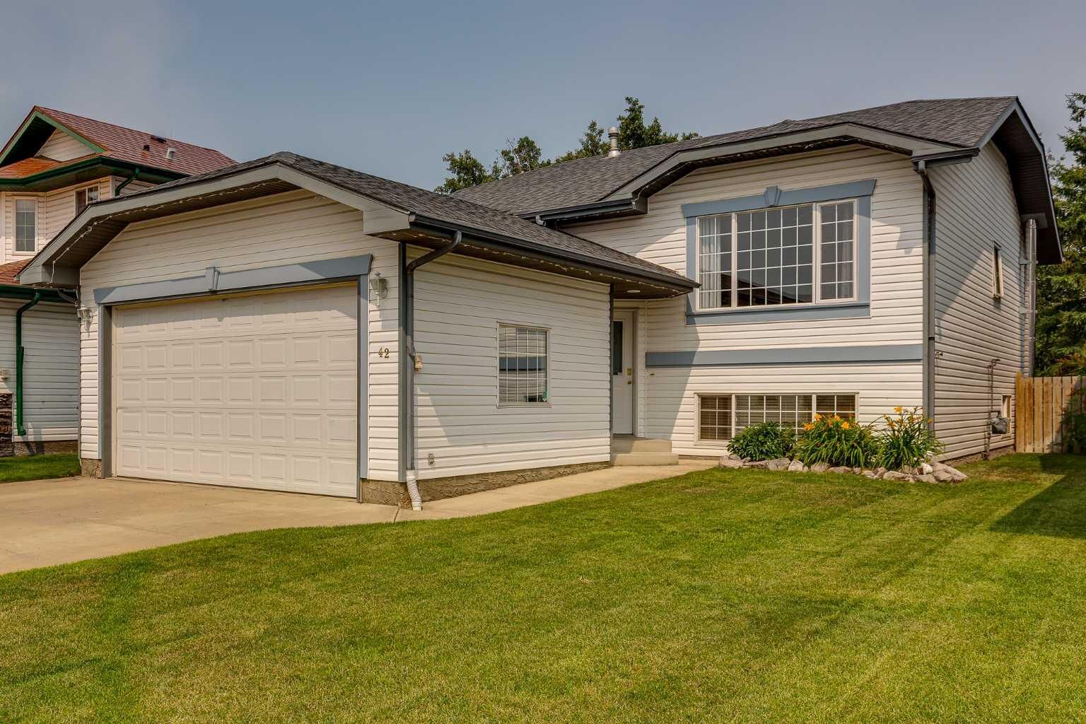 Property Photo:  42 Westglen Boulevard  AB T0M 0J0 