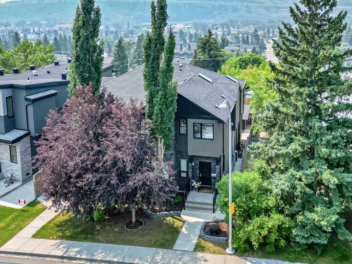 Property Photo:  5013 23 Avenue NW  AB T2M 4N5 