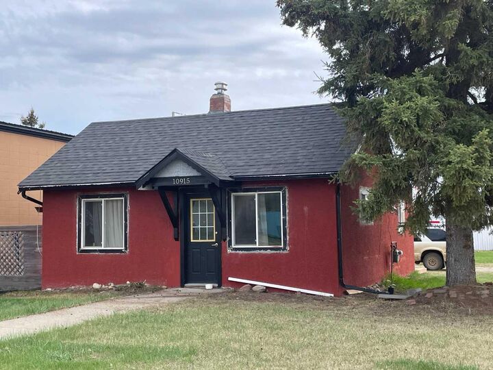 Property Photo:  10915 104 Ave Avenue  AB T0H 1L0 