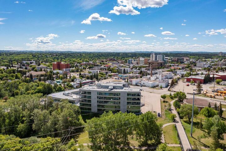 Property Photo: 5002 55th Street 501 AB T4N 7A4
