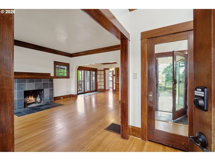 Property Photo:  8921 SE Washington St  OR 97216 