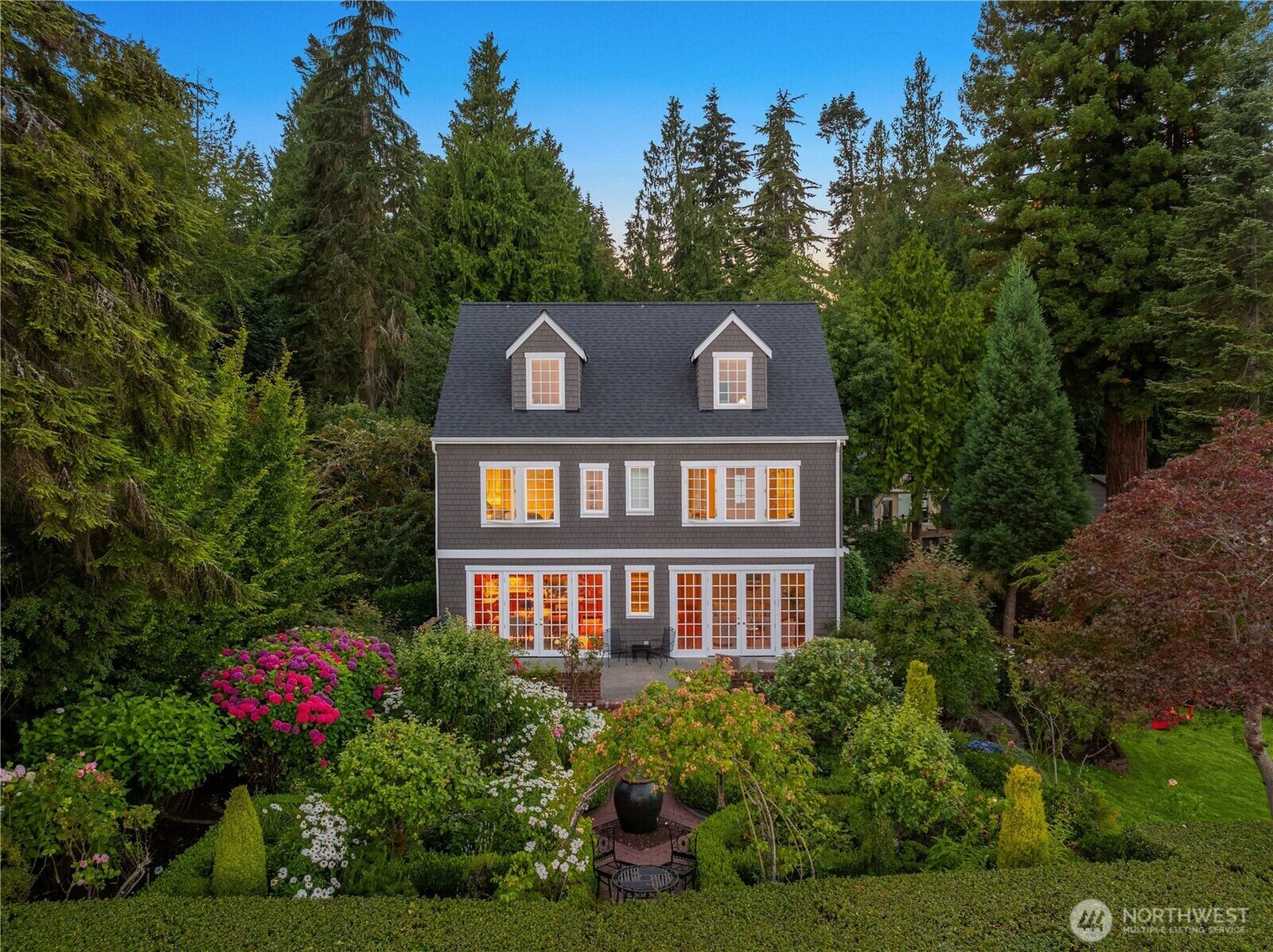 Property Photo:  8916  Ferncliff Avenue NE  WA 98110 