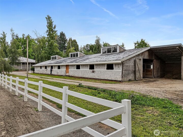 Property Photo: 20802 SE 34th Street 3 WA 98075