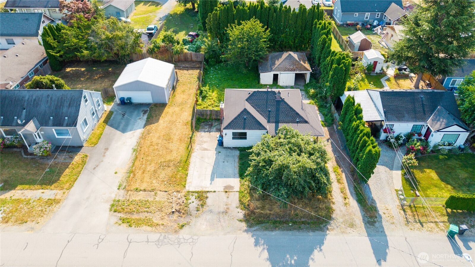 Property Photo: 1420 S 6th Street WA 98273